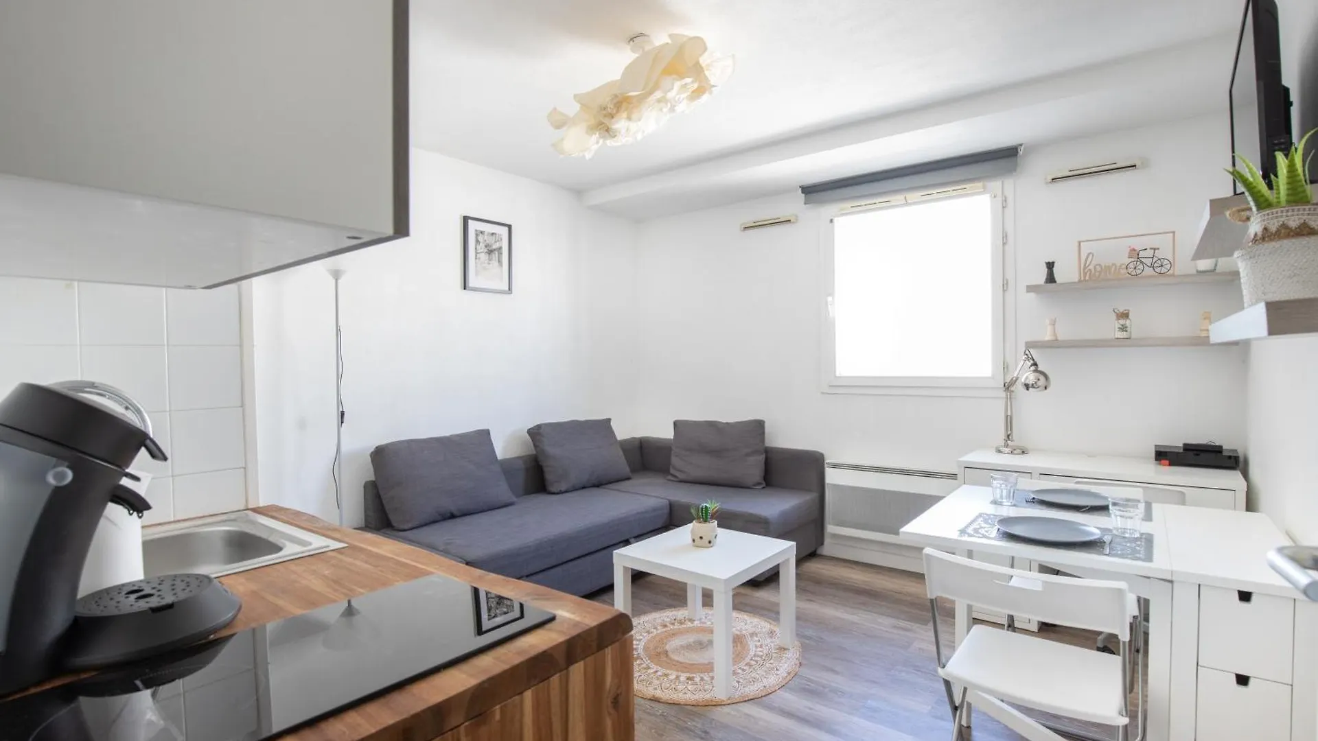 Studio Aux Portes Des Remparts ! Avignon 0*,  France